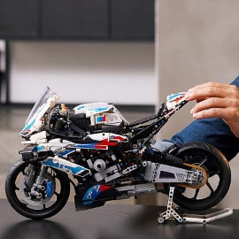 ¡¡Chollo!! LEGO Technic BMW M 1000 RR sólo 166 euros. Te ahorras 83 euros.