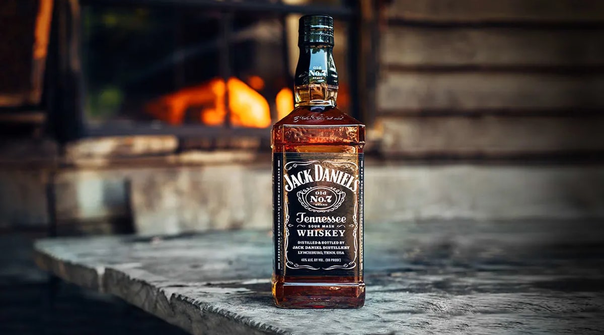 Botella de 1L de whisky bourbon Jack Daniel's barata. Ofertas en bebida, bebida premium barata, chollo